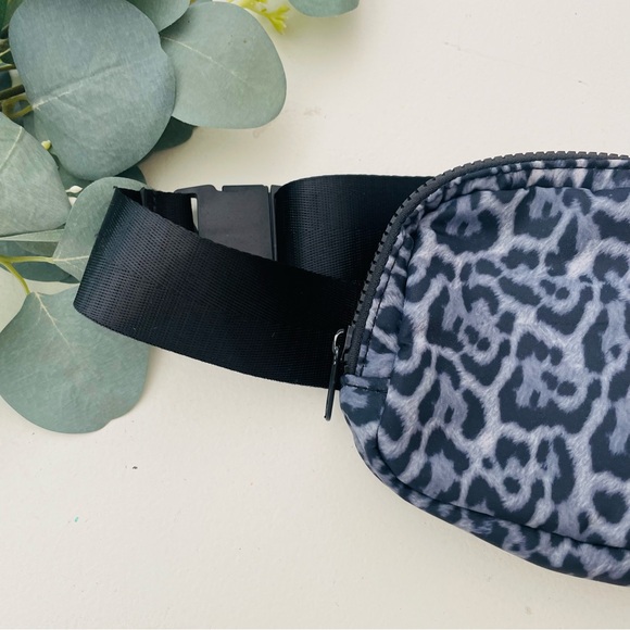 Apana Leopard Print See Me Run Belt Bag - Picture 2 of 6